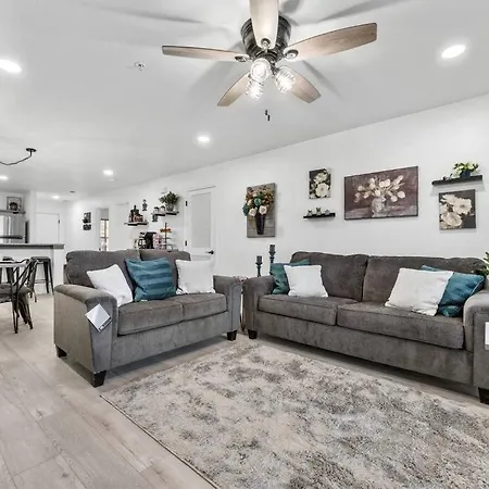 3-Bedroom Renovated Condo At The Champions